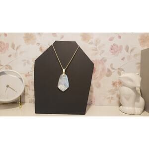 Kendra Scott Inez Pendant Adjustable Necklace in gold & Ivory Mother of Pearl